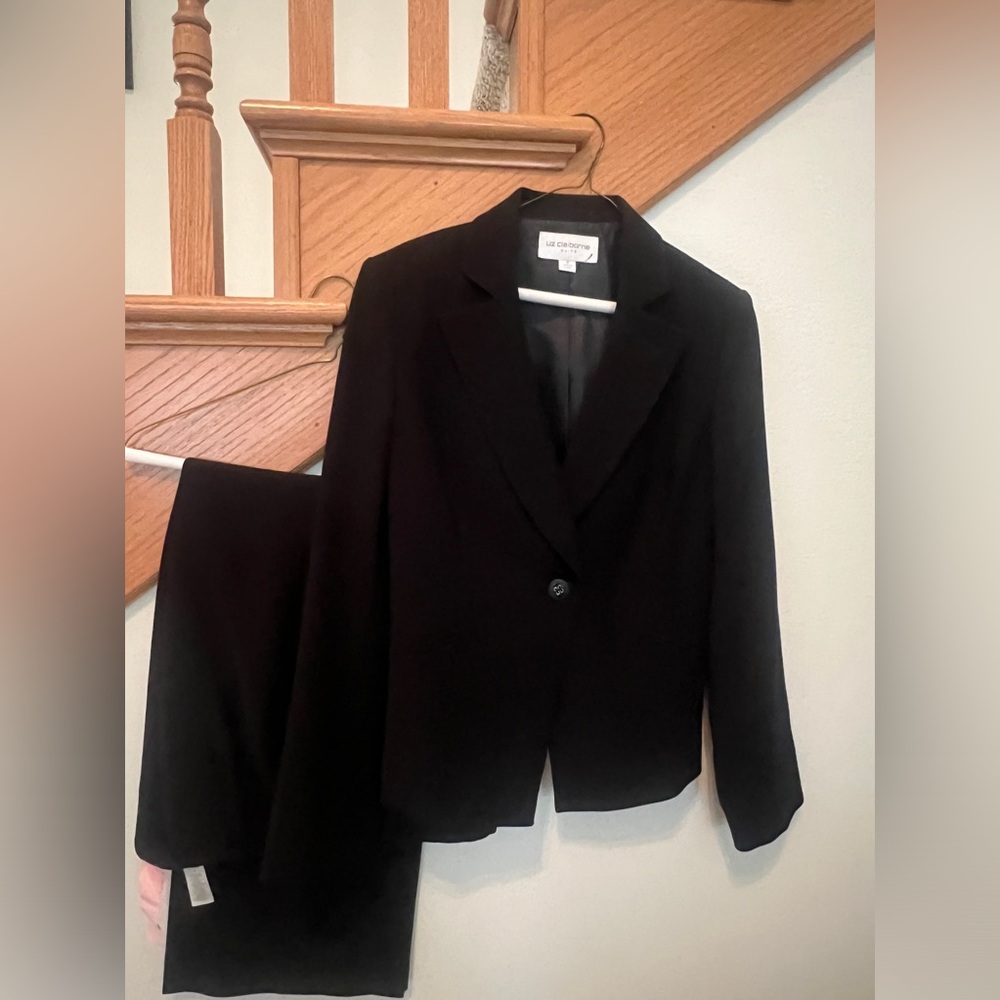 Liz Claiborne 2-piece Suit (8)
